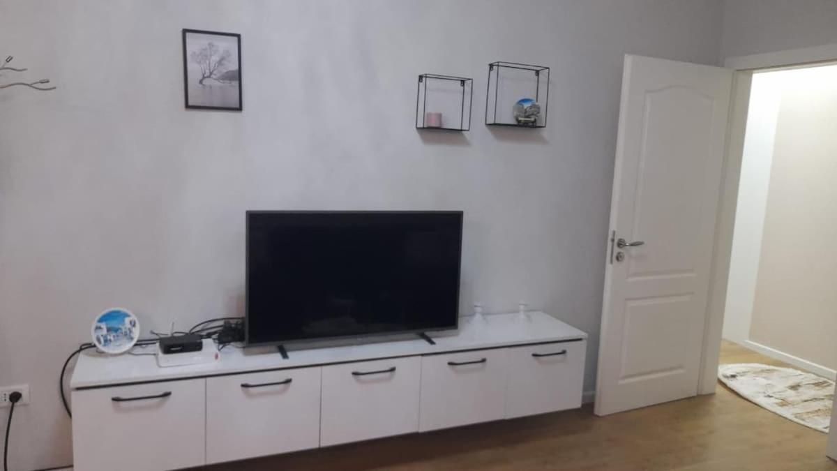 Luxurious In Center Of Apartment