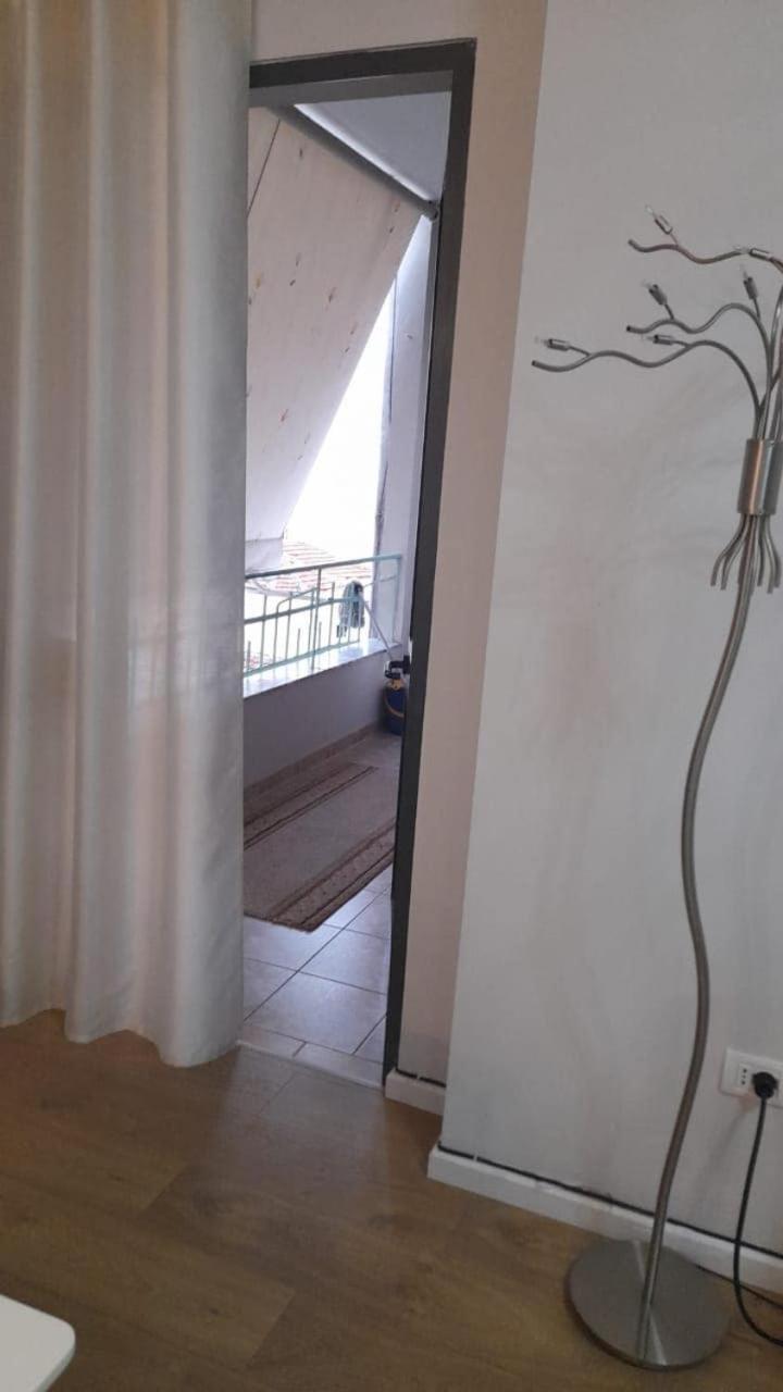 Luxurious In Center Of Apartment *
